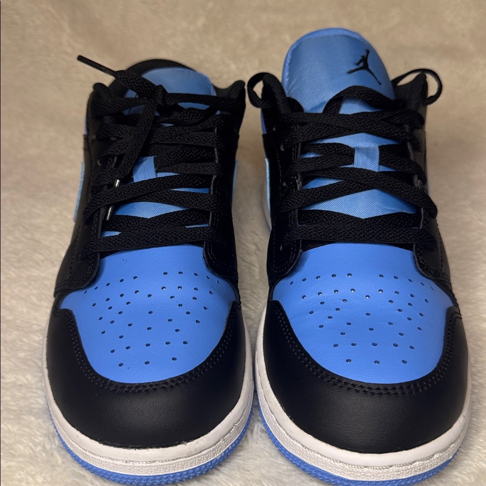 Jordan 
Black and Blue Sneakers  Low  University Blue